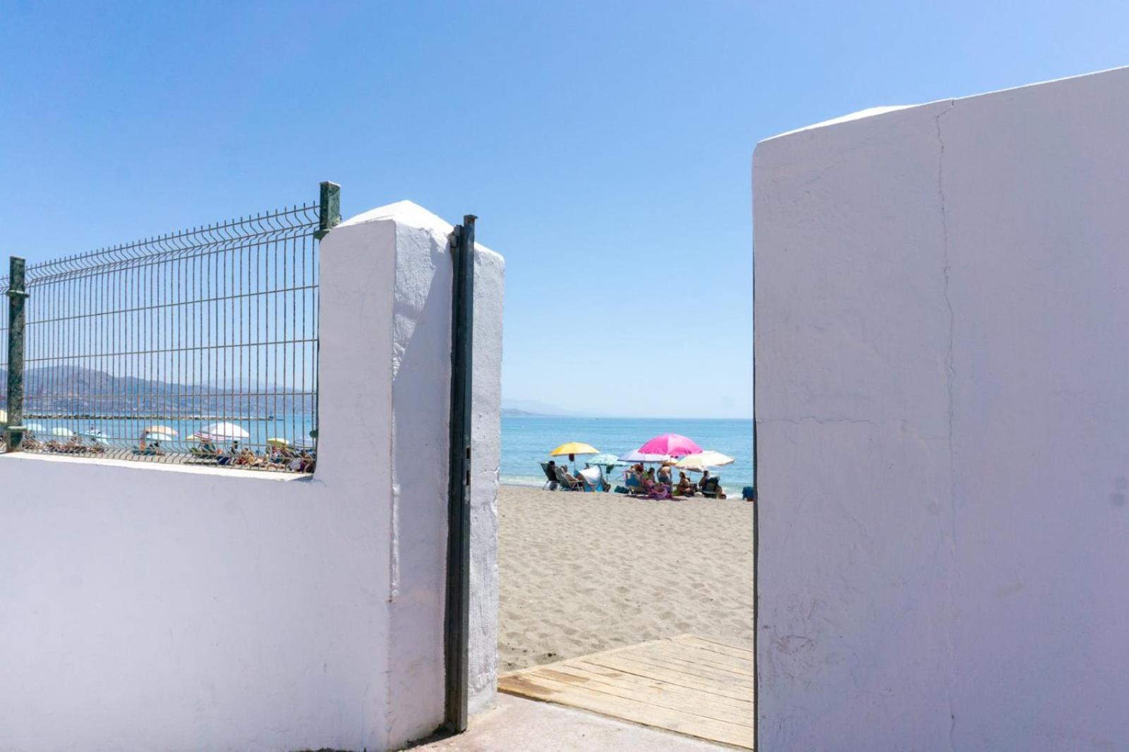 Acogedora Casa Junto Al Mar ,cerca Del Centro Urbano * Малага
